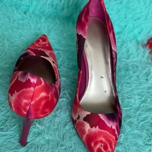 Nine West heel never worn.